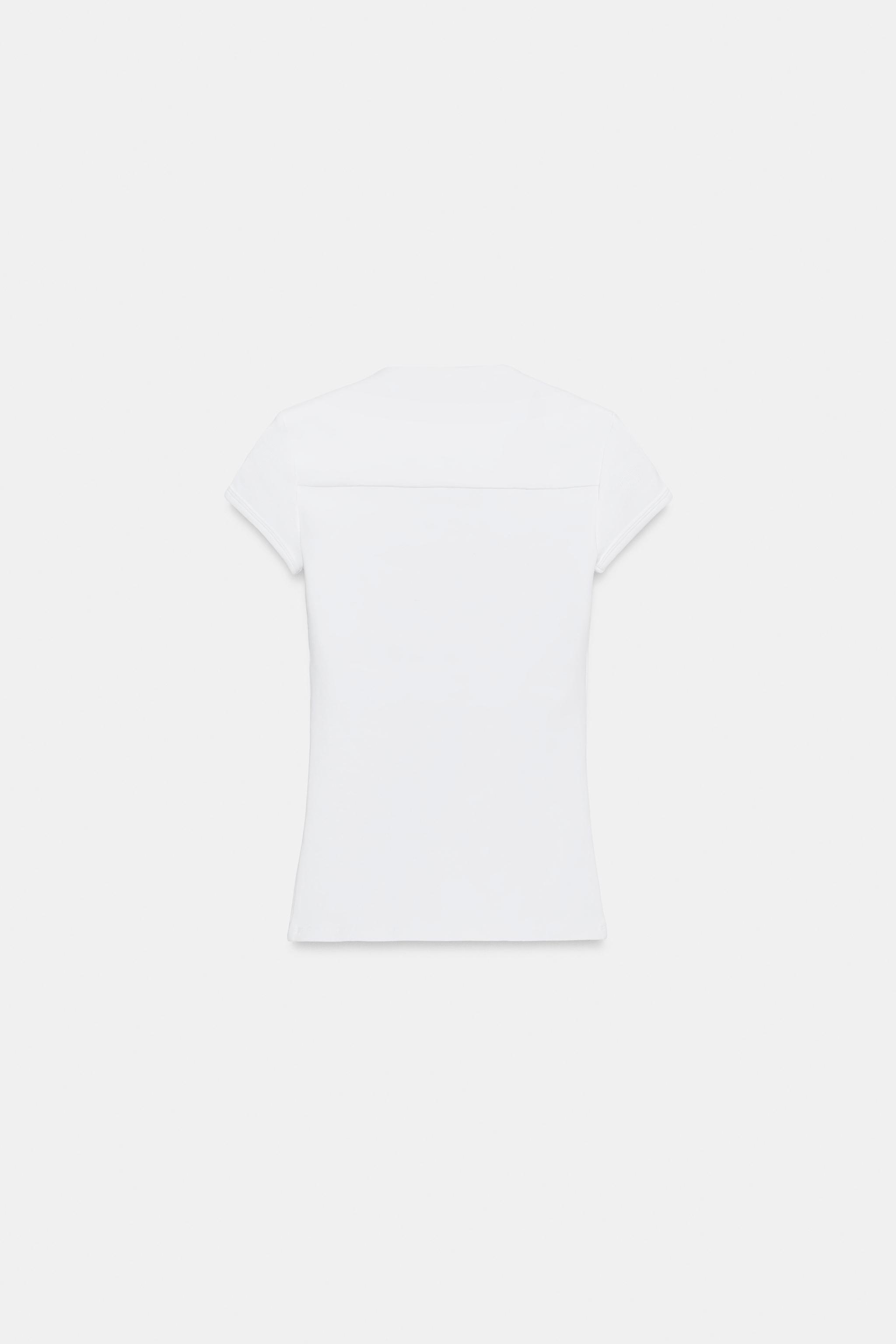 T-SHIRT À ENCOLURE CARRÉE